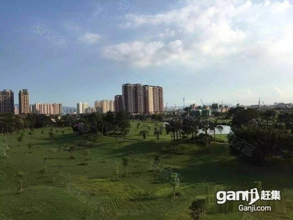 欢迎来到我的网上店铺,很高兴能有机会为您提供高效专业的置业服务,24开机恭候您的咨询 1、户型; 棕榈岛别墅面积218平方米户型5室2厅1厨4卫2阳台 2、园区; 棕榈岛别墅是房屋年代2015年建筑使用的高档住宅社区,环境优雅美观大方,物业管理完善,贴心人性化,居住人群文化素质层次高,稳定,是您置业的,纯住宅社区 3、地段; 交通便利,附近地铁暂无资料周边公交棕榈岛位处惠阳新中心城区的西北角,泗水河惠阳段的上游段,皇岗路线经滨河路转北环路,上默林关直去梅观高速、机荷高速(荷坳收费站)、经惠盐高速、深汕高速