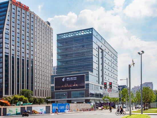 东航滨江中心 
