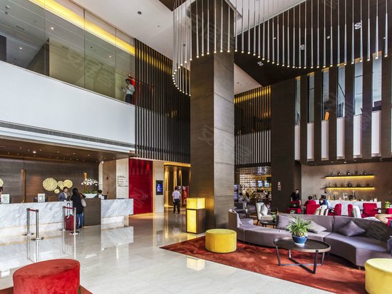 丽雅查尔顿广场 