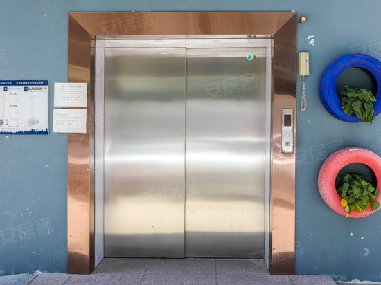 西乡红盒子联合办公楼 