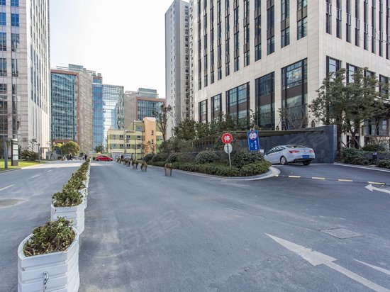 绿地北外滩中心 