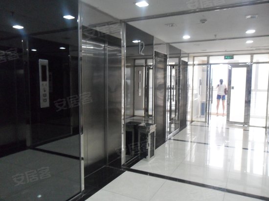 东方建富时尚广场 