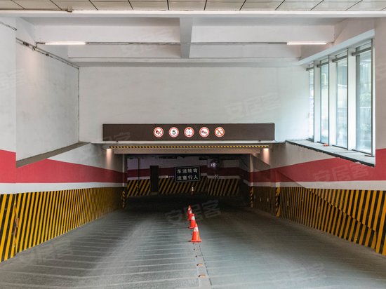 雷迪森财富中心 