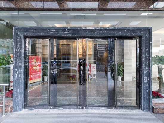 新梅华东大酒店 