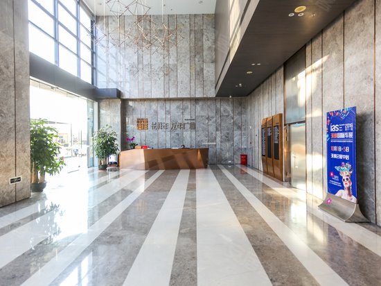 花样年龙年广场 