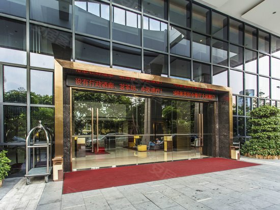 丽雅查尔顿广场 