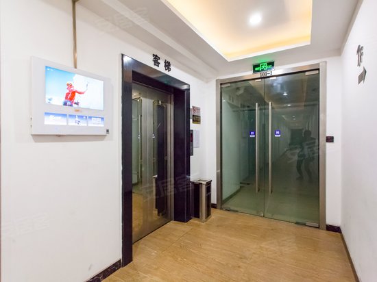 九润商务大厦(银都路) 