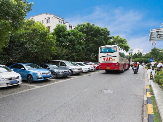 怡富商务广场办公楼 