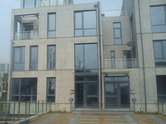 上实虹桥湖畔艺墅