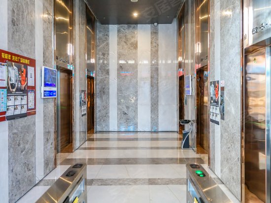 花样年龙年广场 