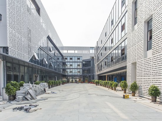 智慧港企业孵化基地 