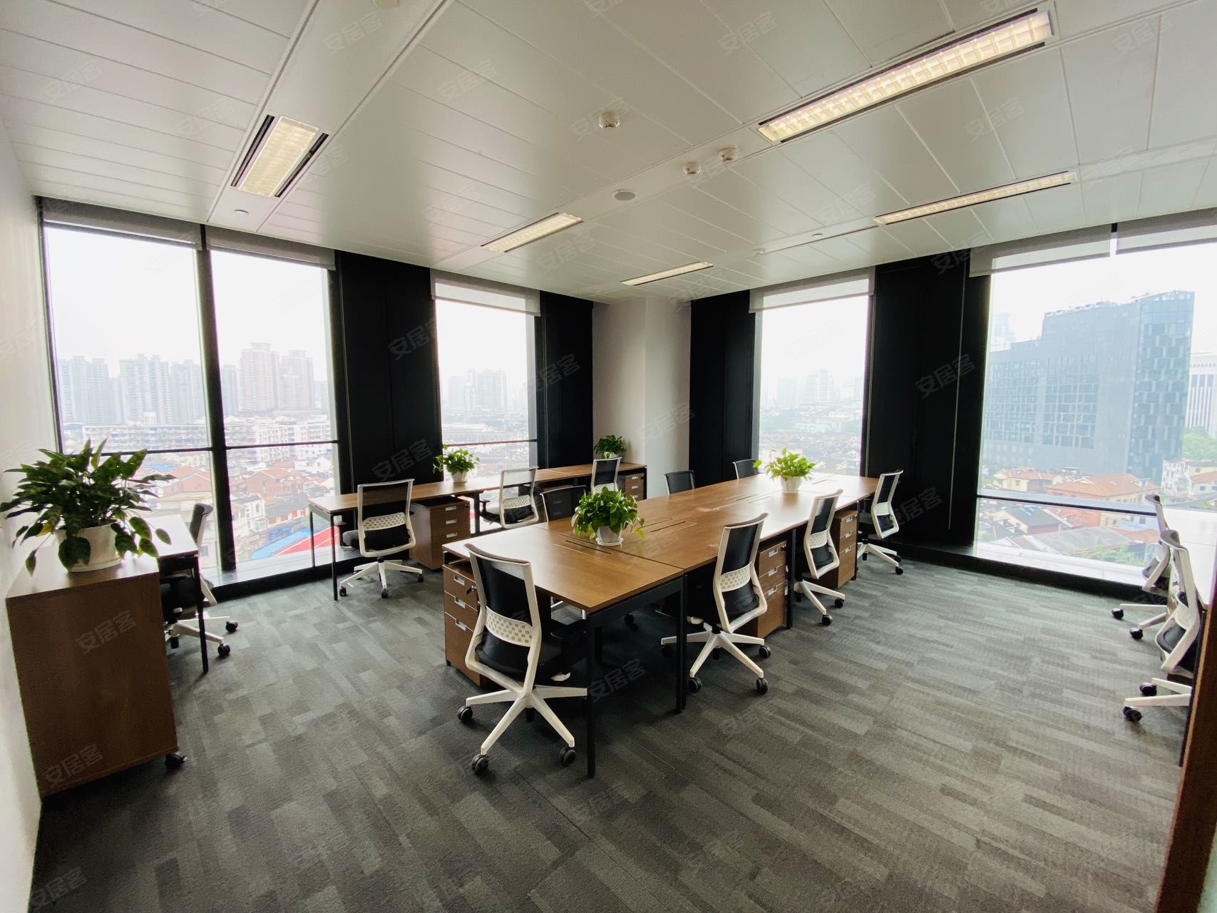 we酷窝soho复兴广场办公独立办公室4人间