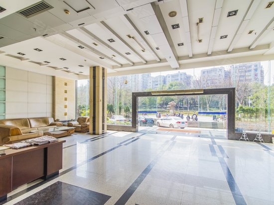 湖北信息产业科技大厦 