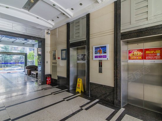 湖北信息产业科技大厦 