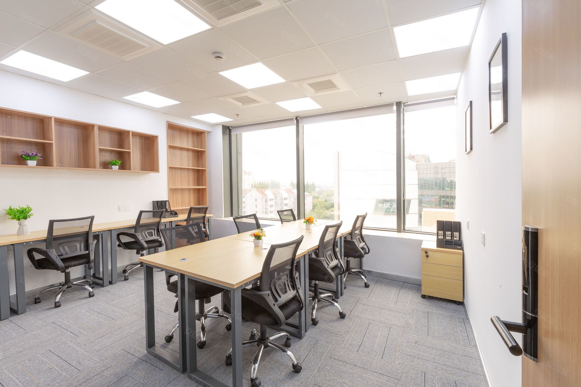 豌豆众创空间汇宝购物广场办公独立办公室10人间