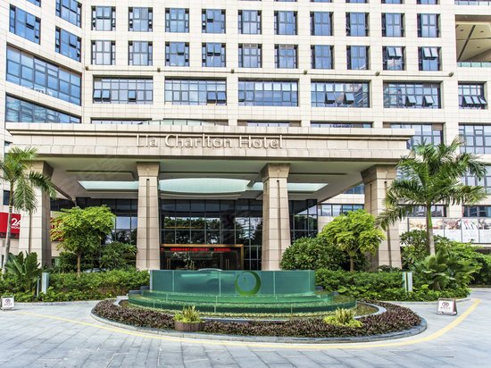 丽雅查尔顿广场 