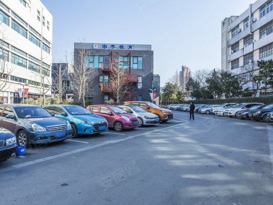 182花园办公园区 