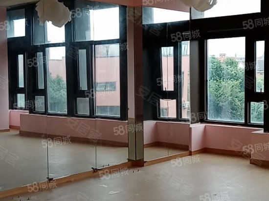 佘山溪语商业广场 