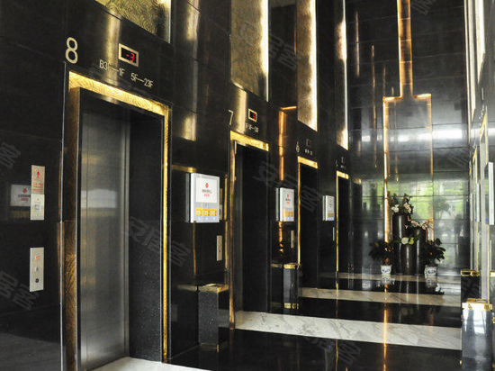 东方明珠湖滨广场 