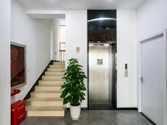 沪太路453号办公楼 