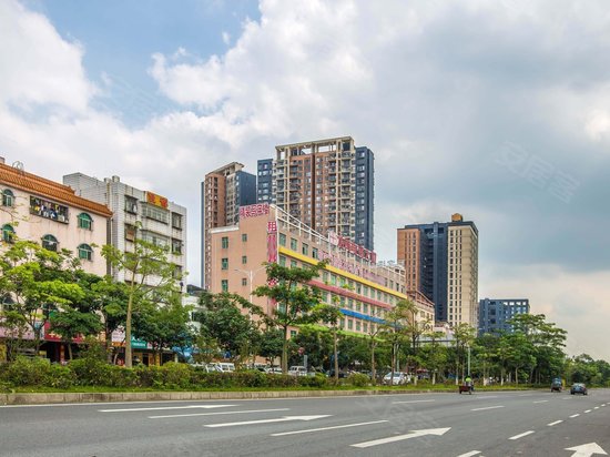 和地龙岗电商大厦 