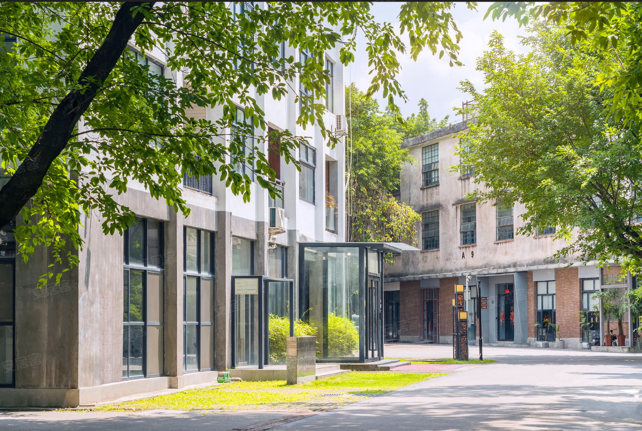 萌芽1968创意园独栋丨超高实用率丨带天面露台