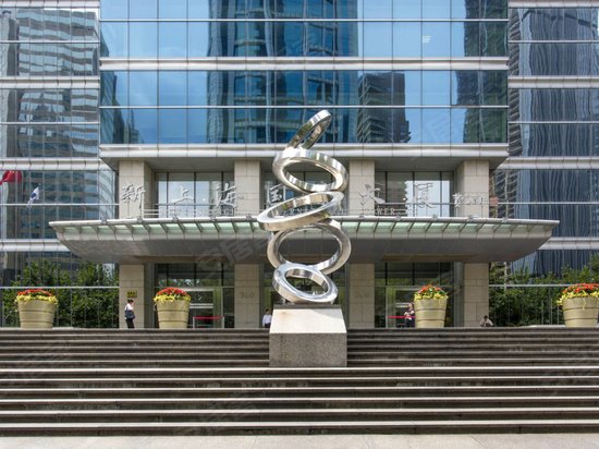 新上海国际大厦 