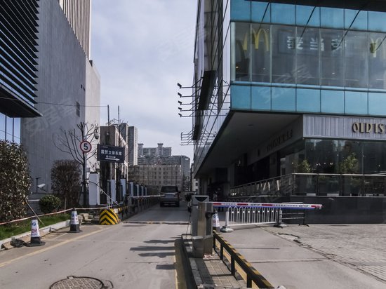 新世界国贸大厦 