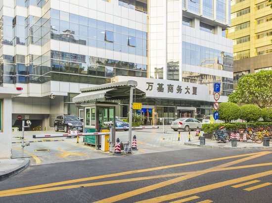 万基商务大厦 
