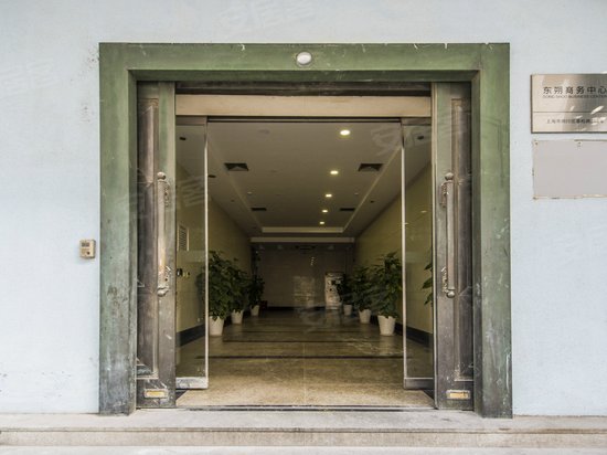 东朔商务中心(莘松路) 