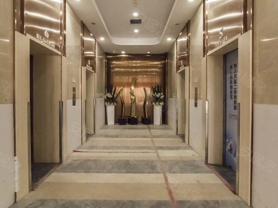 顶琇国际城青年家 