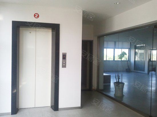 上实虹桥湖畔艺墅 