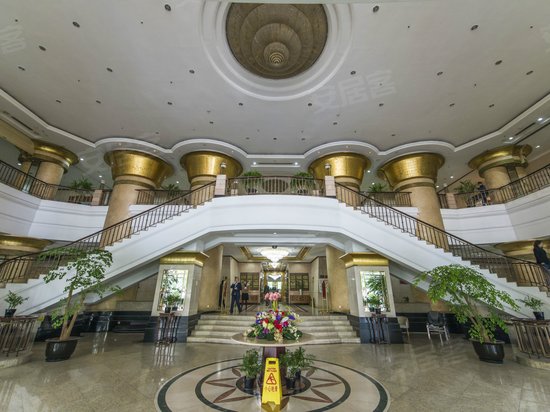 汤臣商务中心大厦 