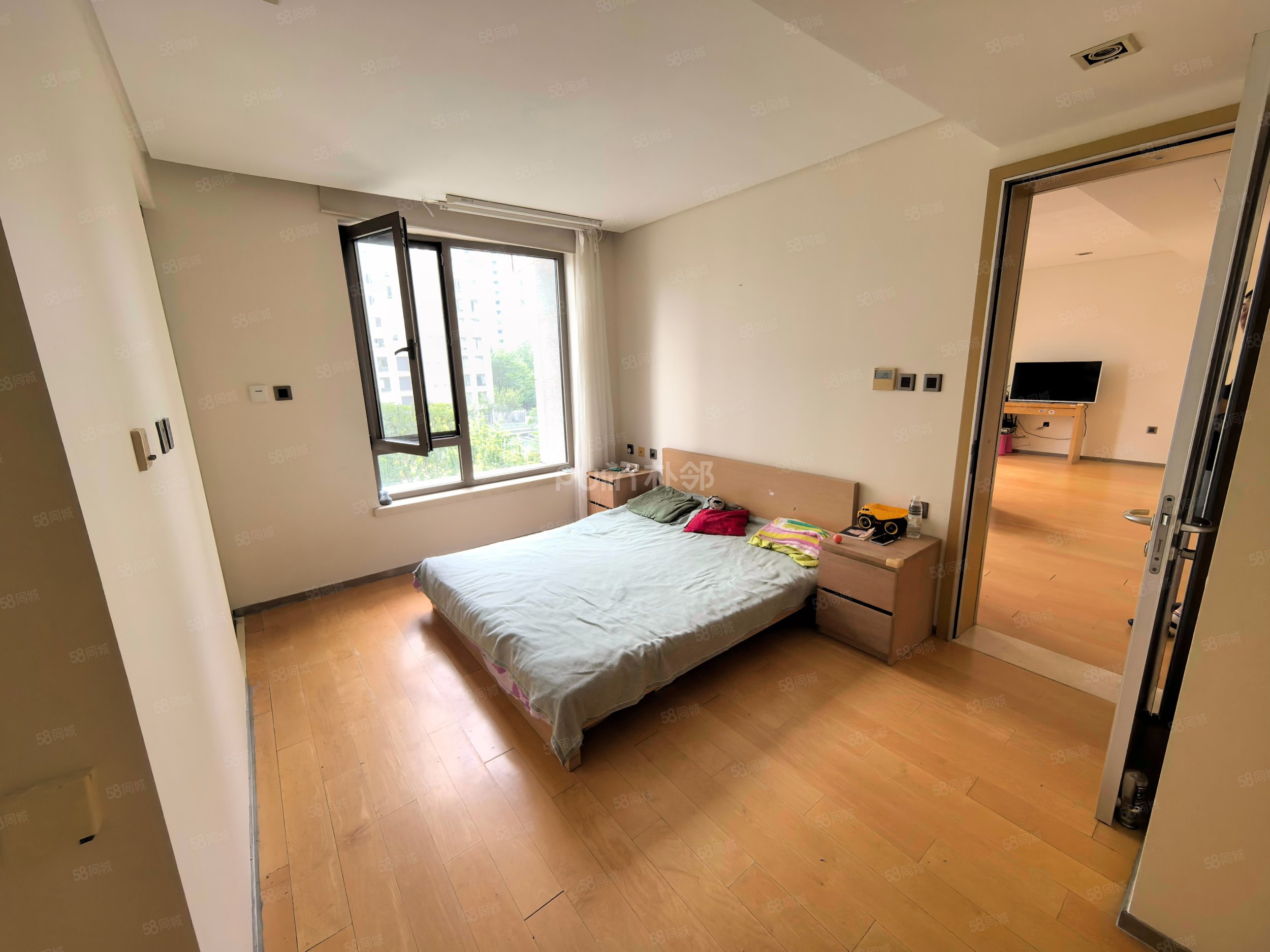 萬(wàn)科公園五號(hào)1室1廳1衛(wèi)91.87㎡南675萬(wàn)