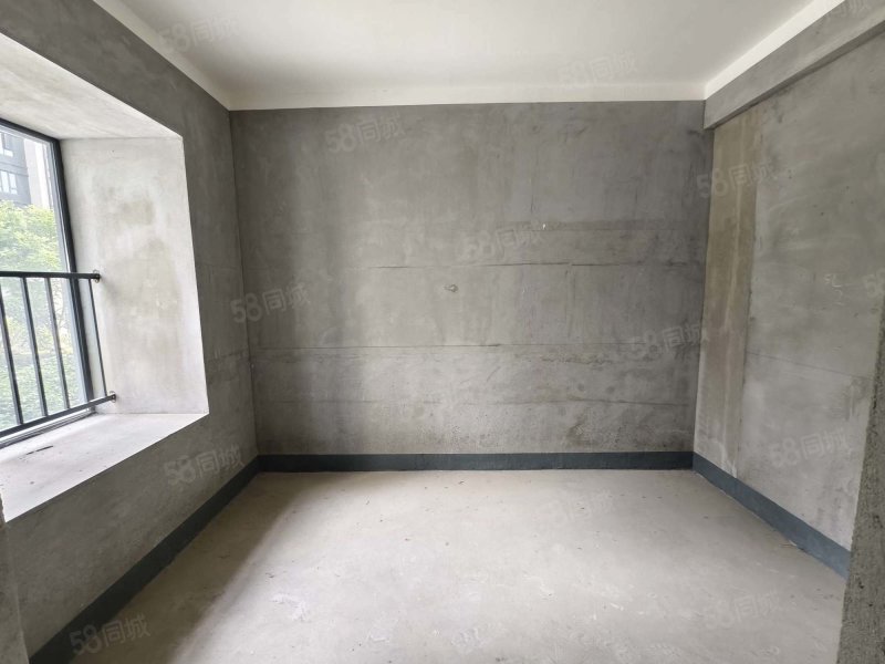 玖璋院3室2厅2卫135㎡南北105万