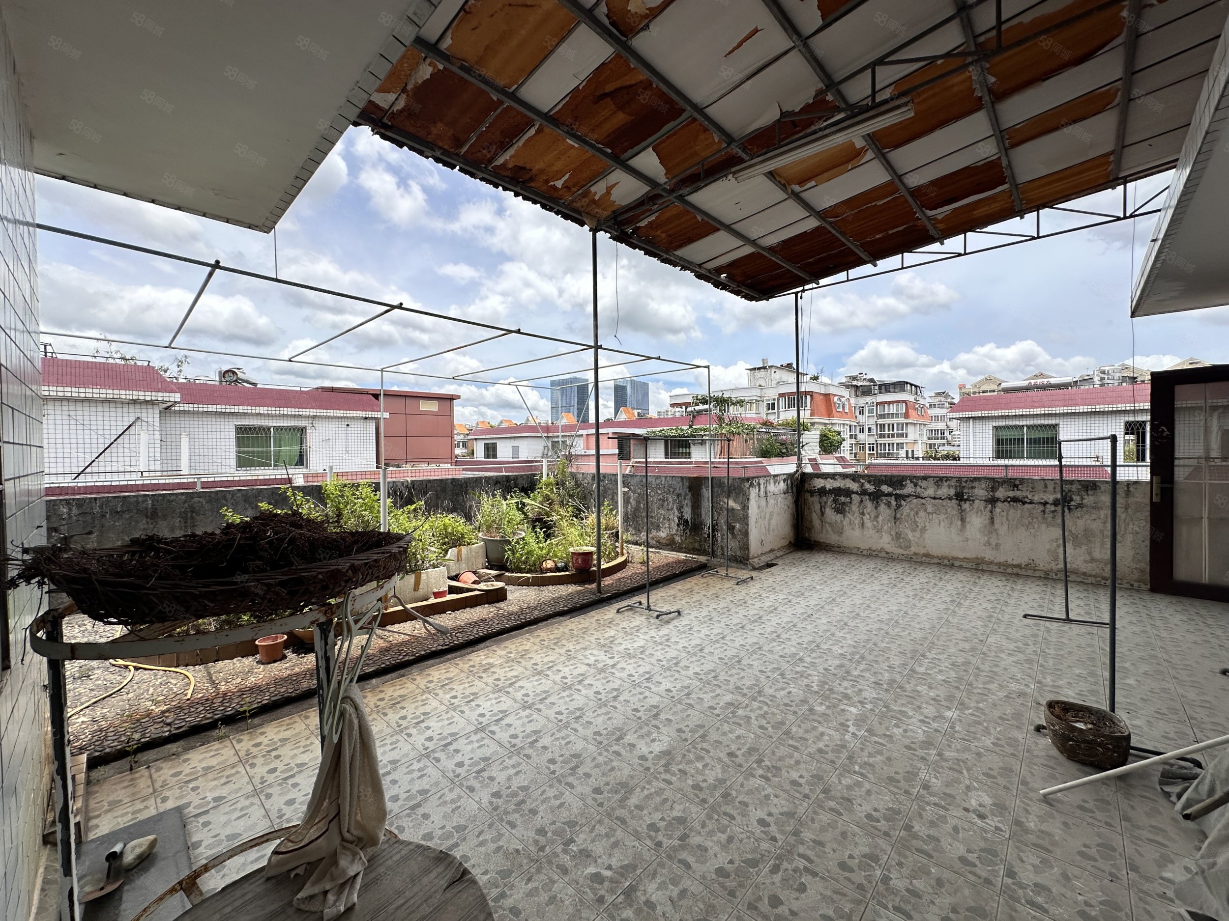 彩虹花园3室2厅2卫147㎡南北68万