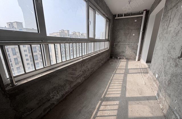 一实验，刑警队家属院松桂大街，143平3室朝阳双阳台，带车储