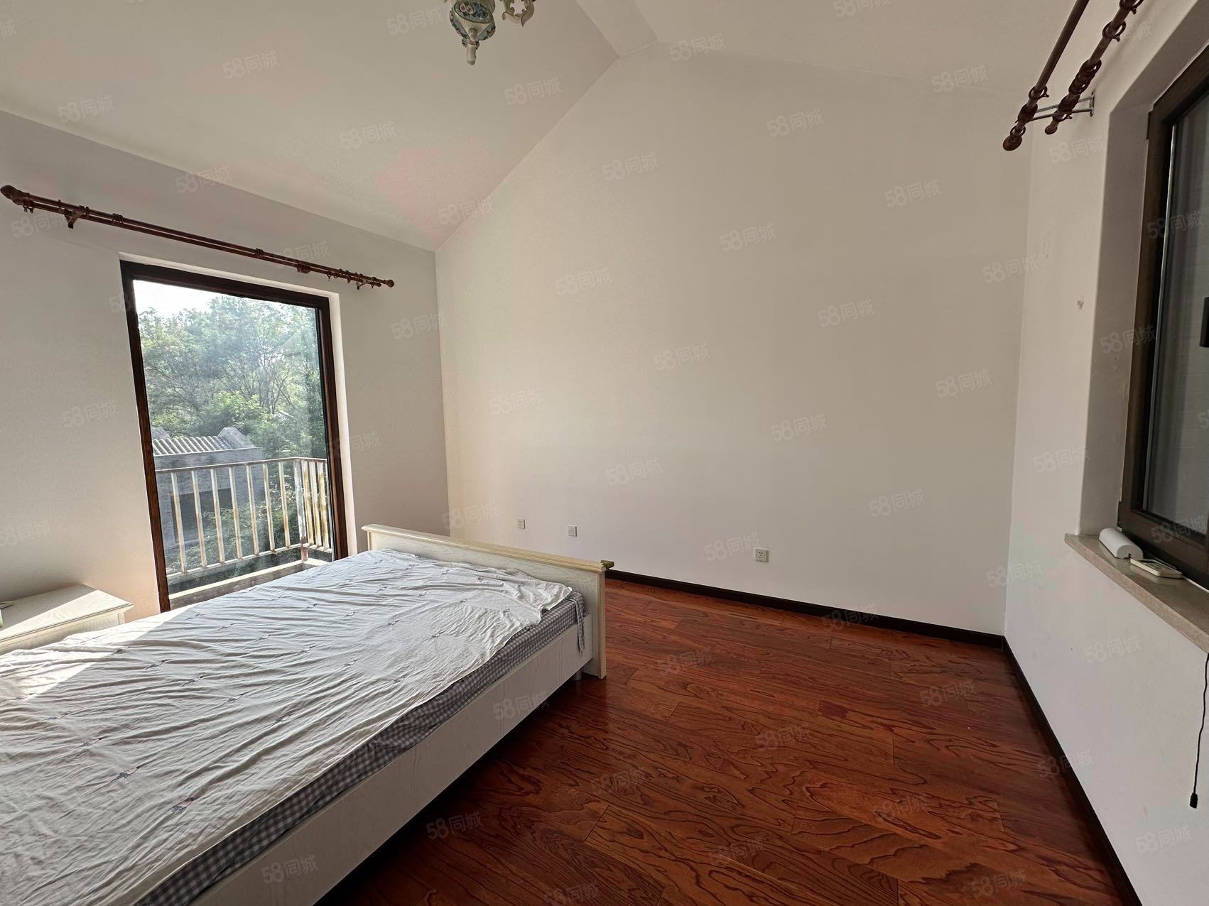 易郡別墅4室2廳3衛(wèi)205㎡南北580萬