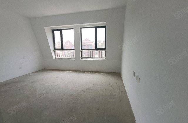 急售徒骇河旁莲湖新城电梯洋房七室送三个车位送两个大露台