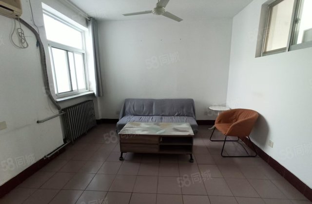 文轩，一中家属院多层电梯房，大三居停车方便