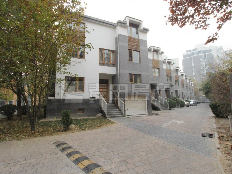 倚林佳園(別墅)5室3廳3衛(wèi)247㎡南北2980萬