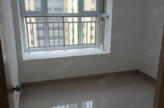 万达北邻缤纷日月城柳园北路3室1卫105平电梯25层68万