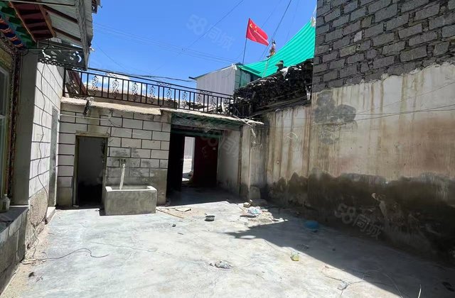 萨热小区4室2厅263.54㎡160万二手房图片