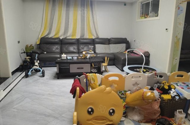 市中心  一楼带大院  精装大四居室 恒昌小区 伟业中华苑