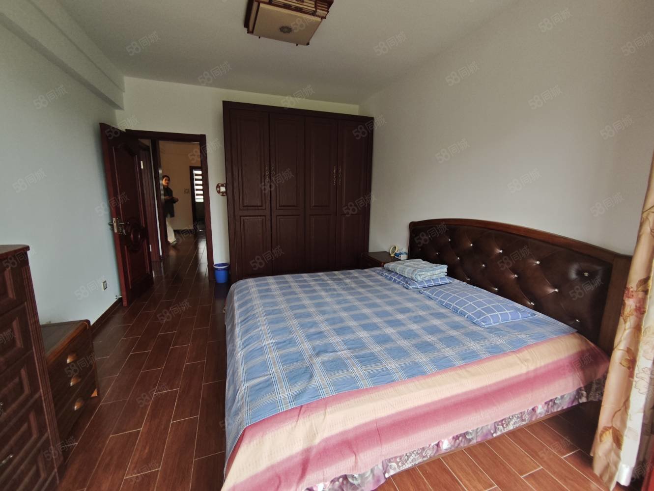 和谐小区4室2厅2卫194.89㎡南北120万