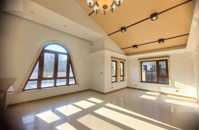 万科兰乔圣菲(别墅)6室3厅384.15㎡970万二手房图片