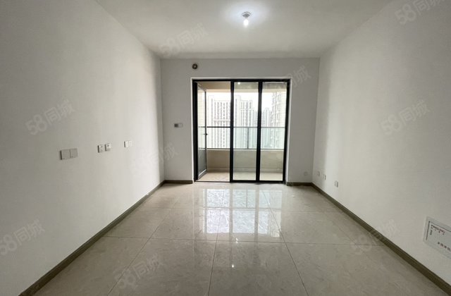 旅游度假区 电梯房刚需小三居 中间楼层 精装好房 次新小区