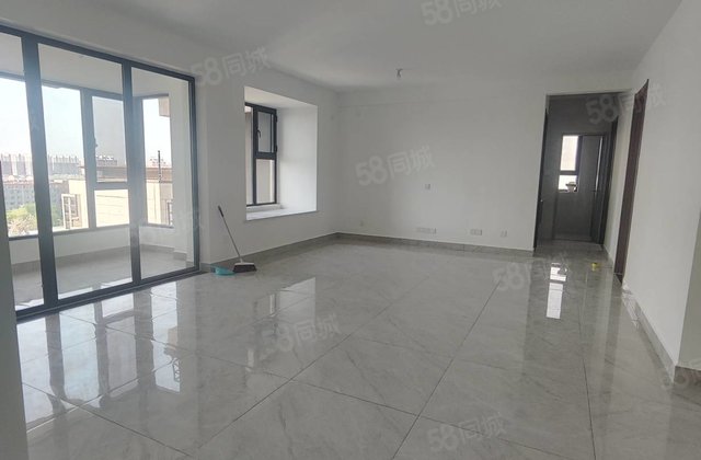 急售！紧邻香江！江山印！大宽厅！带车位！带储！随时看房！