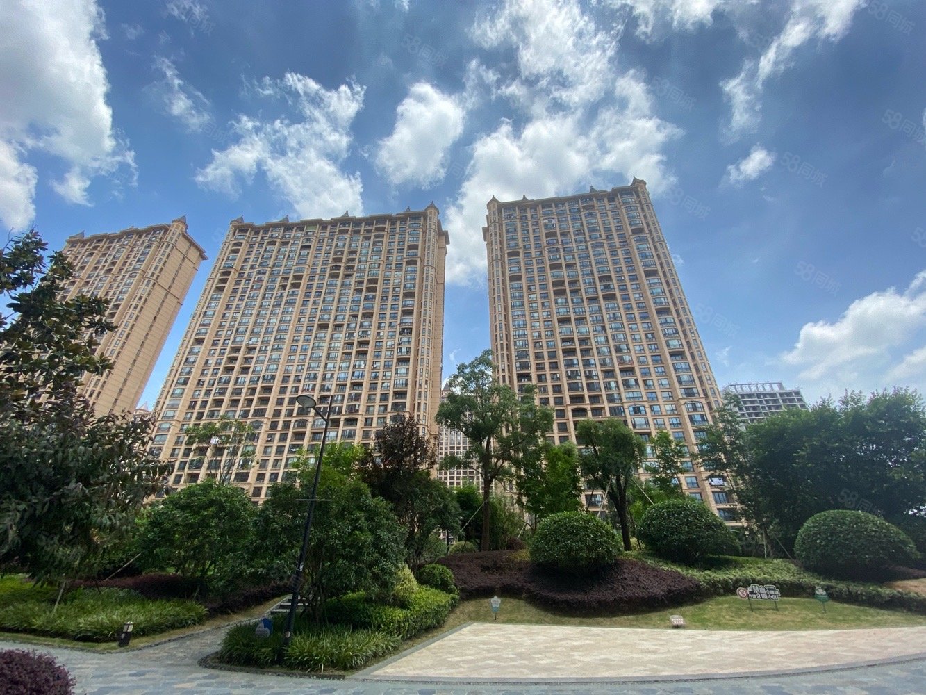 湖畔壹号4室2厅2卫170.47㎡东南633万