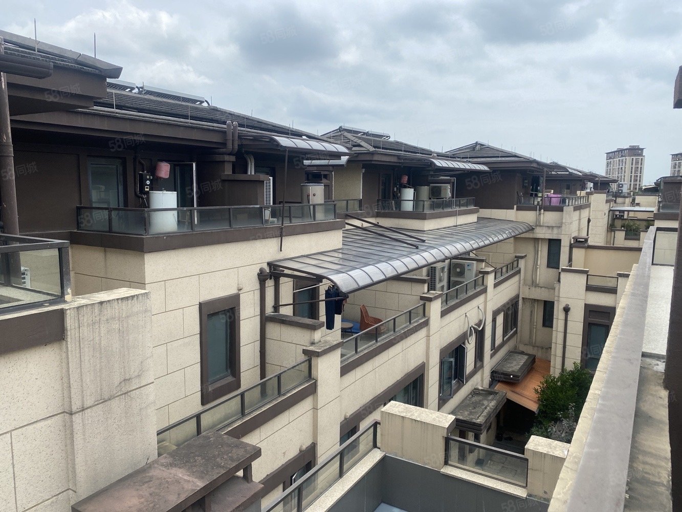 东钱湖澜湖郡别墅东边套出门就是河大花园地下室